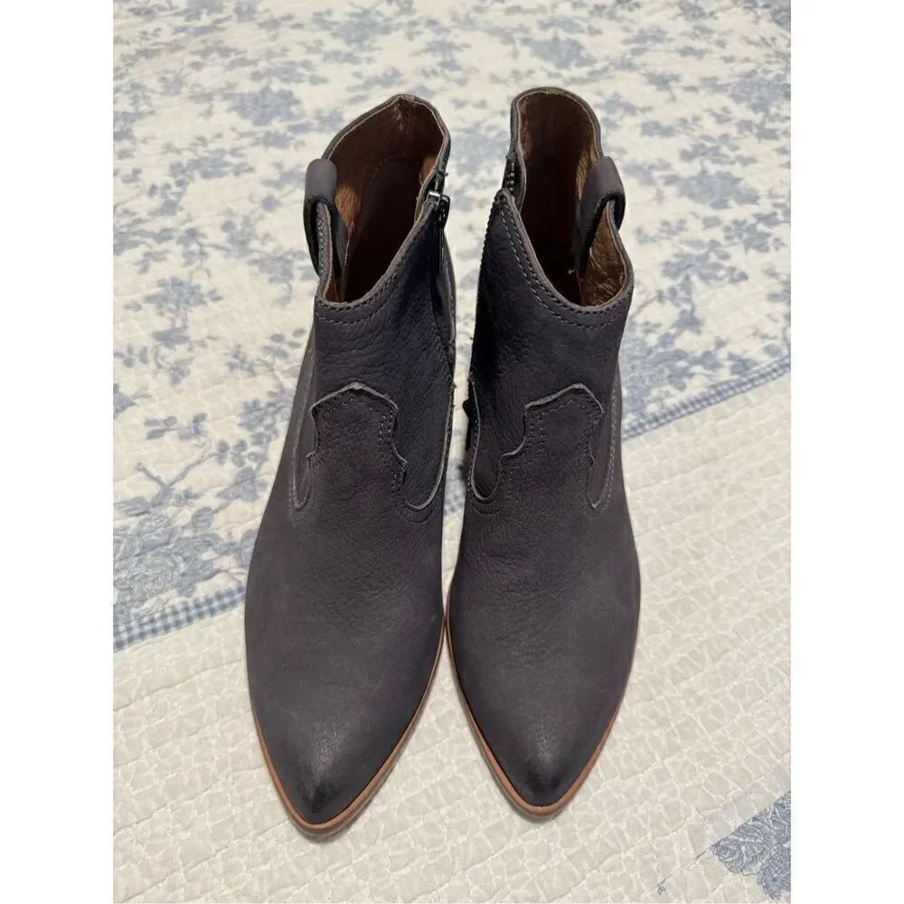 Frye Reina ankle in gray leather booties western details 8.5